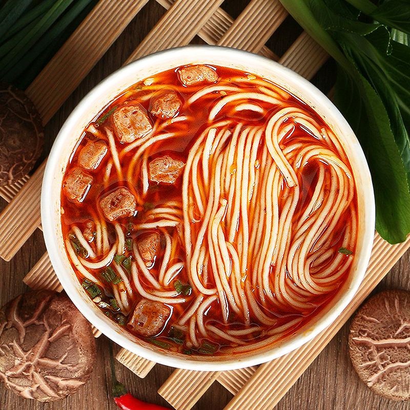 妙趣友重庆小面牛肉面方便速食桶装整箱免煮冲泡非油炸方便面牛肉