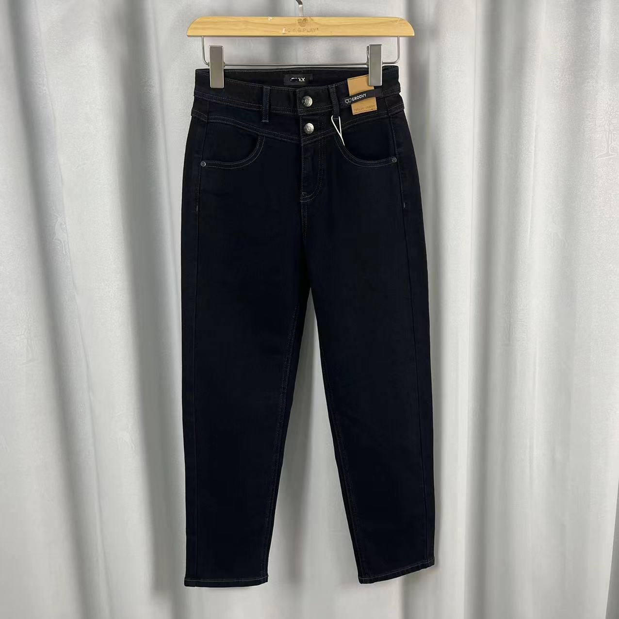 O系列   Z1133-1  女装简约时尚牛仔裤黑色