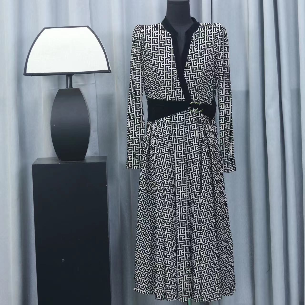 S241   女装简约时尚连衣裙黑白格22Q-1060G