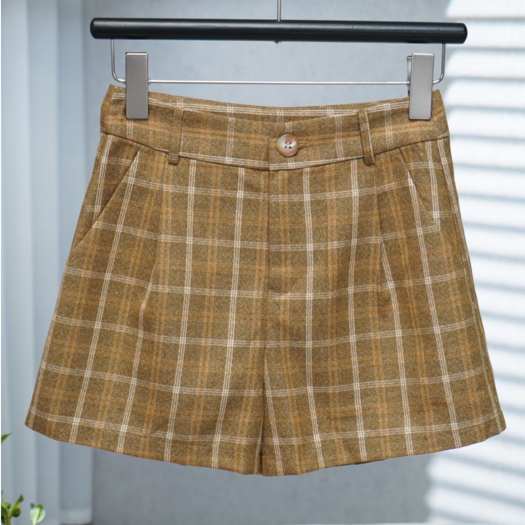 同伊系列   WY652    女装时尚撤柜休闲格纹短裤棕色C203110