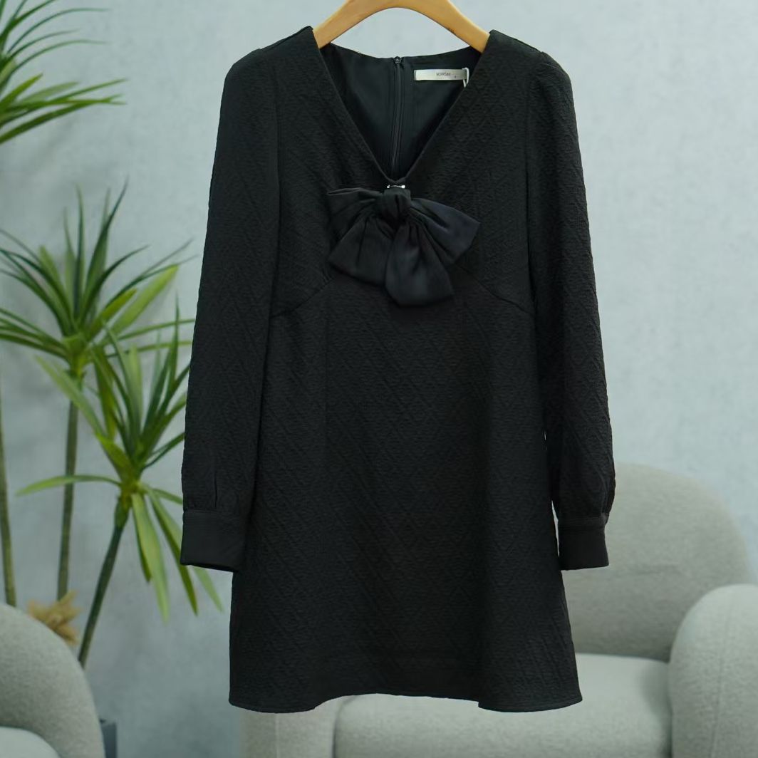 枺系列   WY279   女装时尚撤柜长袖连衣裙黑色D131011