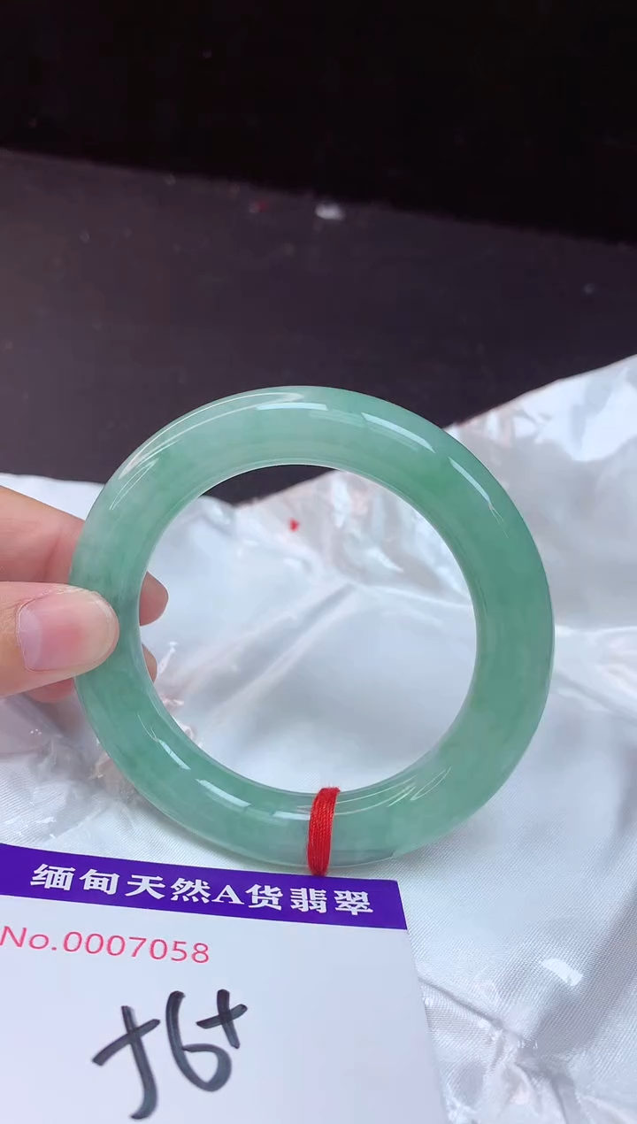【闪购商品】翡翠手镯未镶嵌56+