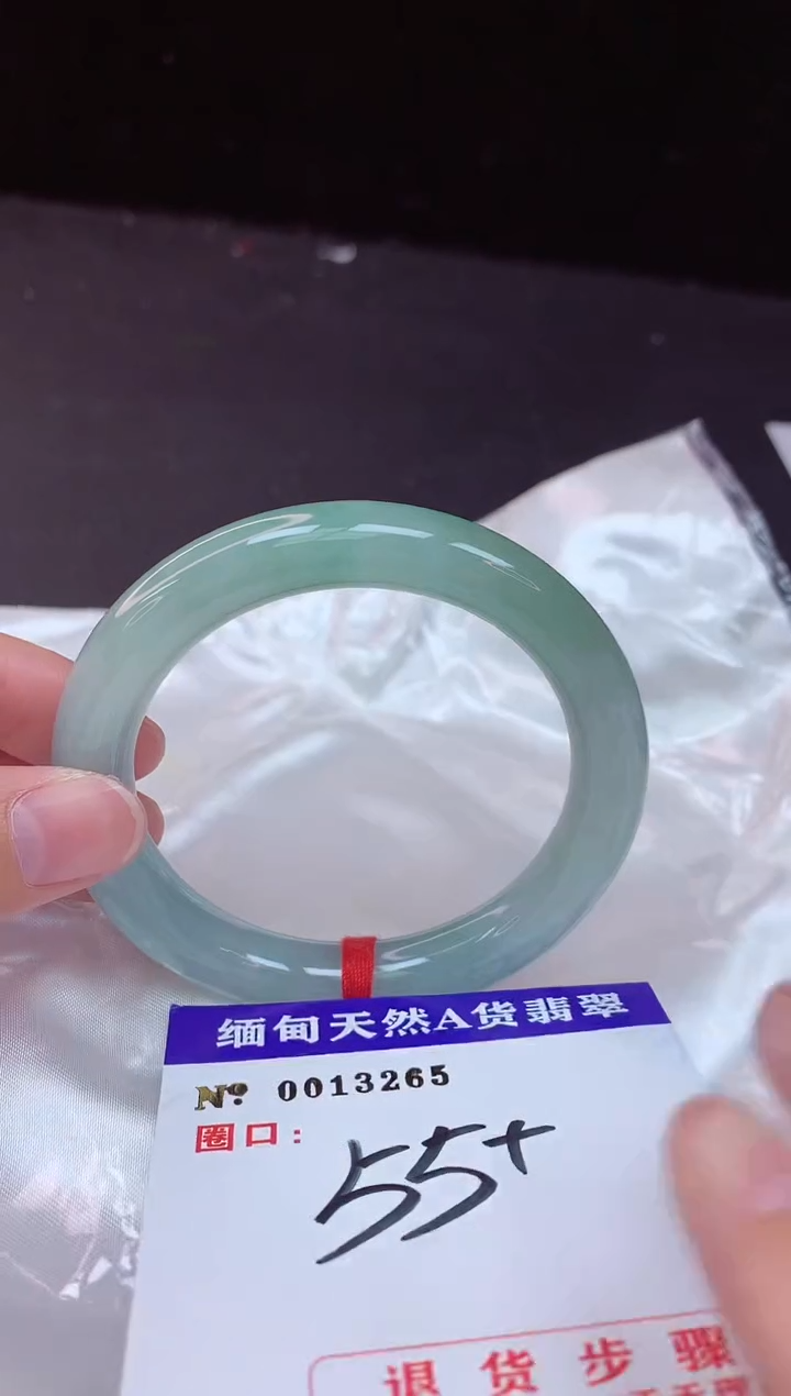 【闪购商品】翡翠手镯未镶嵌55+
