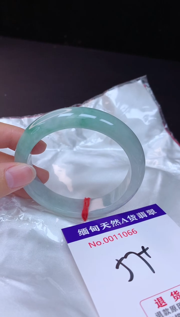 【闪购商品】翡翠手镯未镶嵌57+