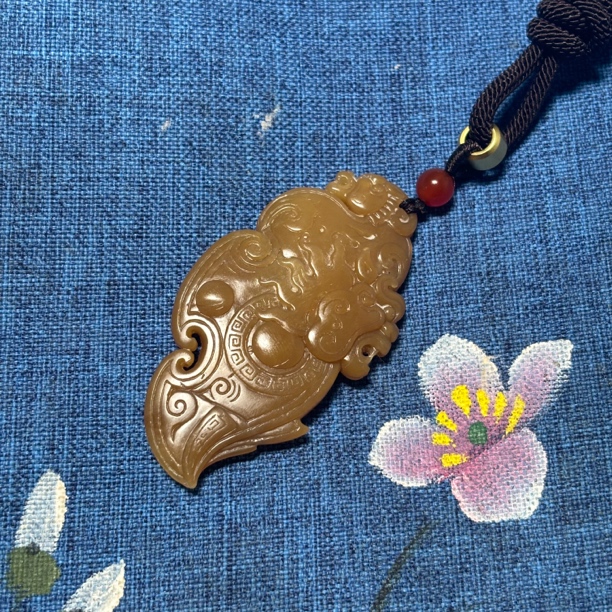 和田玉糖玉复古府上有龙吊坠