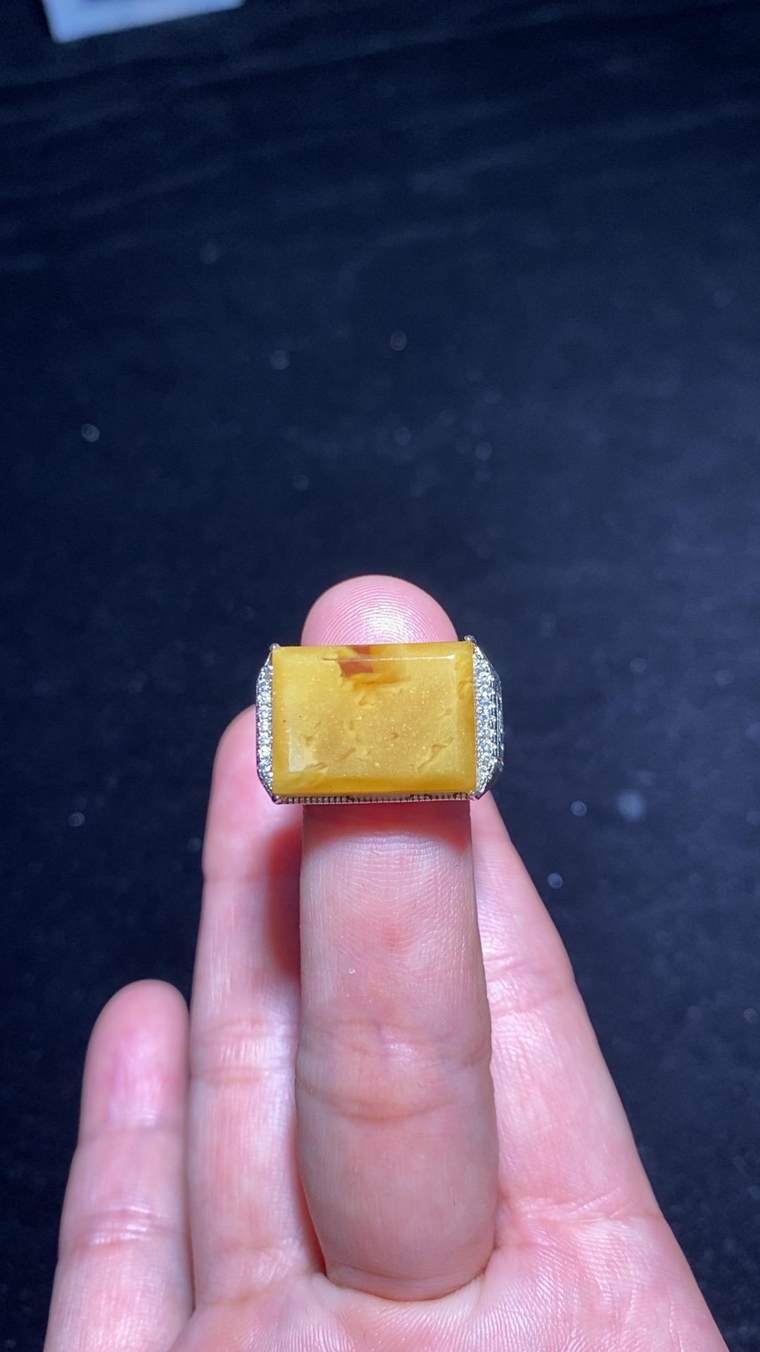 天然缅甸鸡油黄蜜蜡男士马鞍戒925银镶嵌