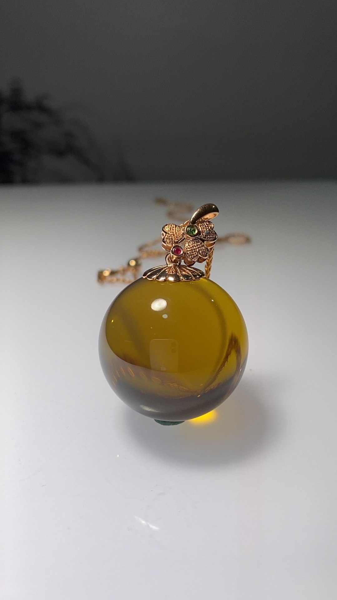 天然缅甸精品绿茶圆珠吊坠18K金镶嵌