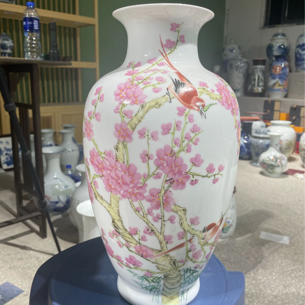 景德镇陶瓷水点桃花赏瓶