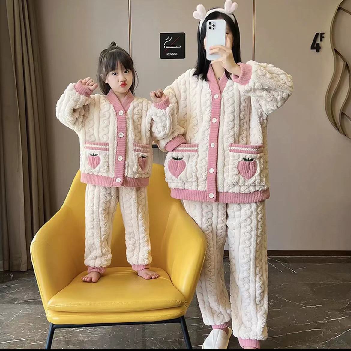 儿童睡衣女童冬季法兰绒加厚款爆款亲子家居服大童女孩珊瑚绒女士