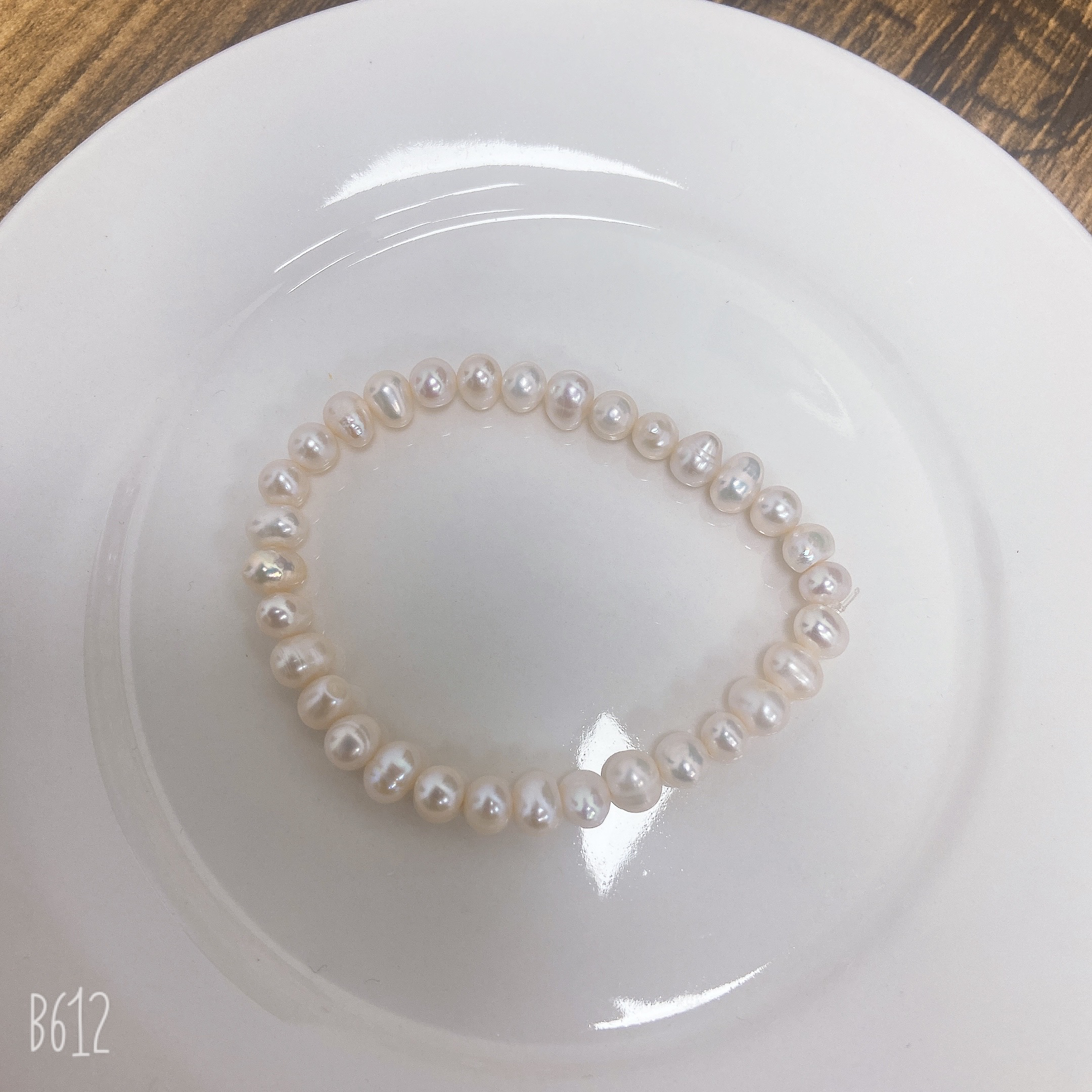 天然淡水珍珠6017#鸡蛋圆弹力绳手链5-6m