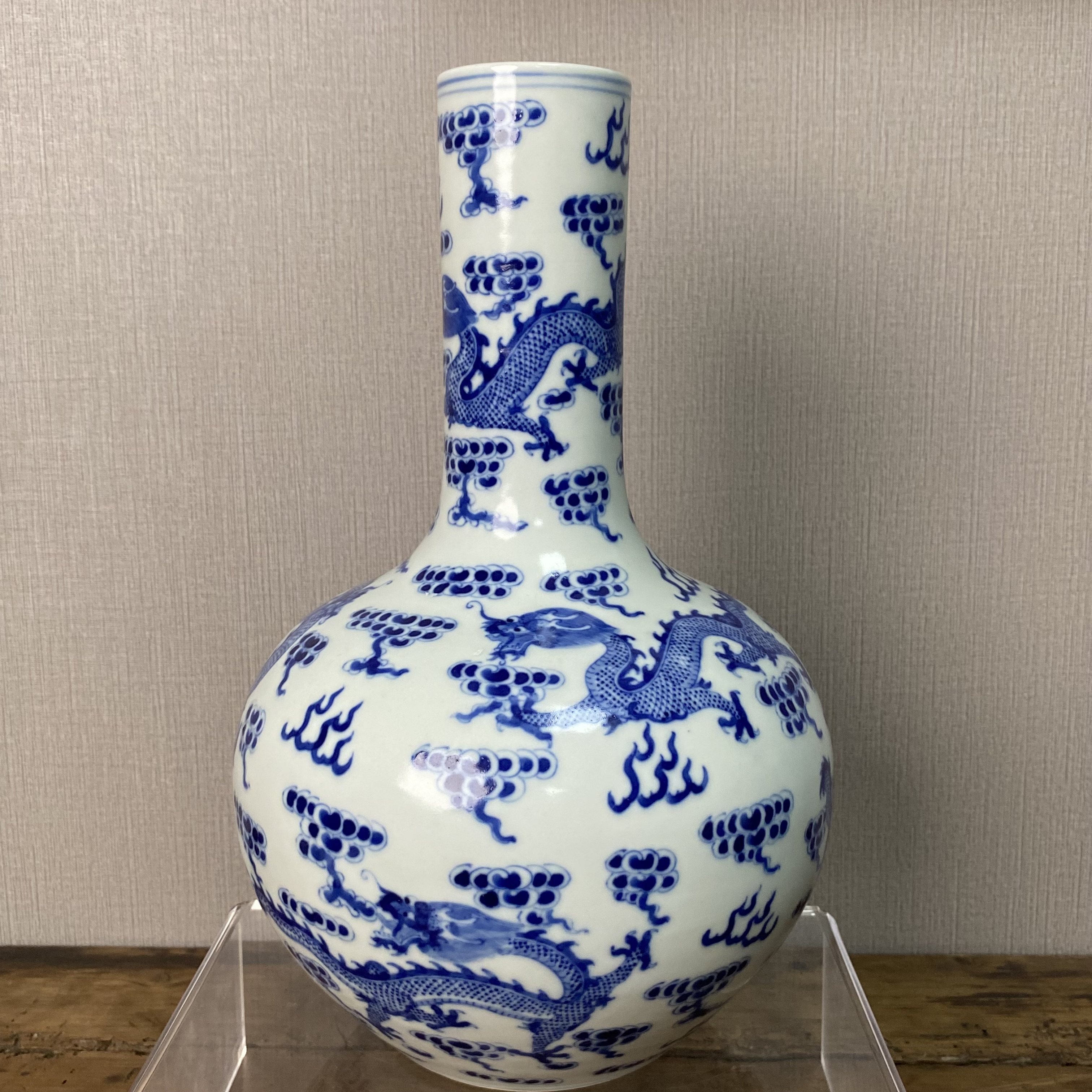 清晚期 青花云龙纹天球瓶