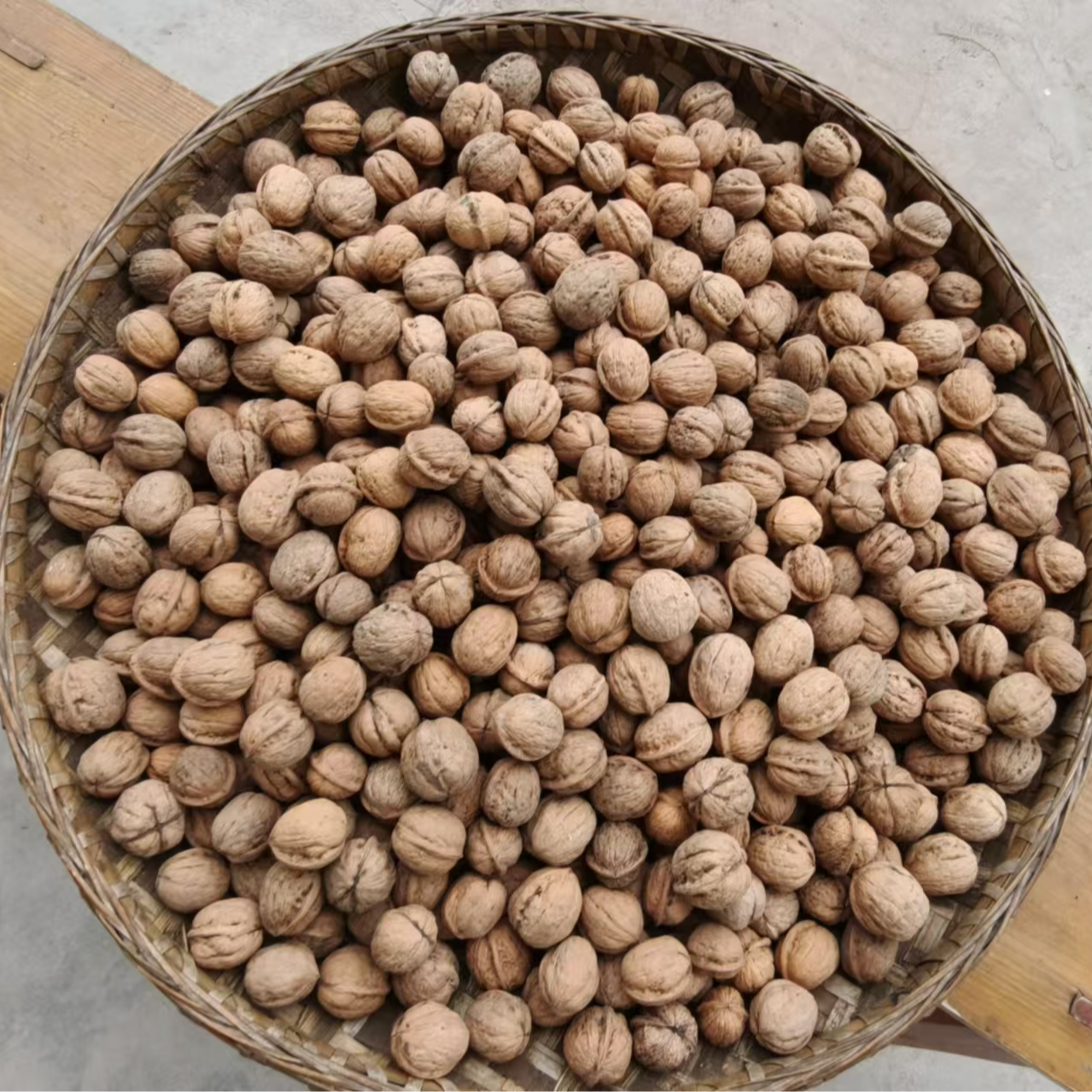 南江高山本地核桃，口感香甜壳薄