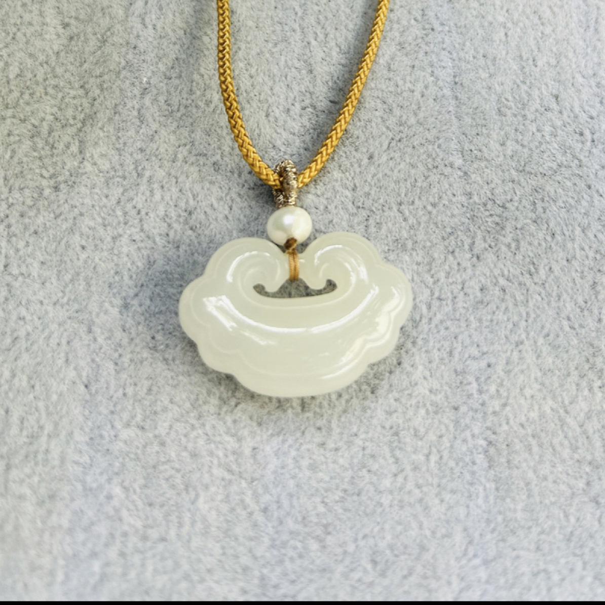 和田玉如意云纹平安锁项链冰润均匀吊坠