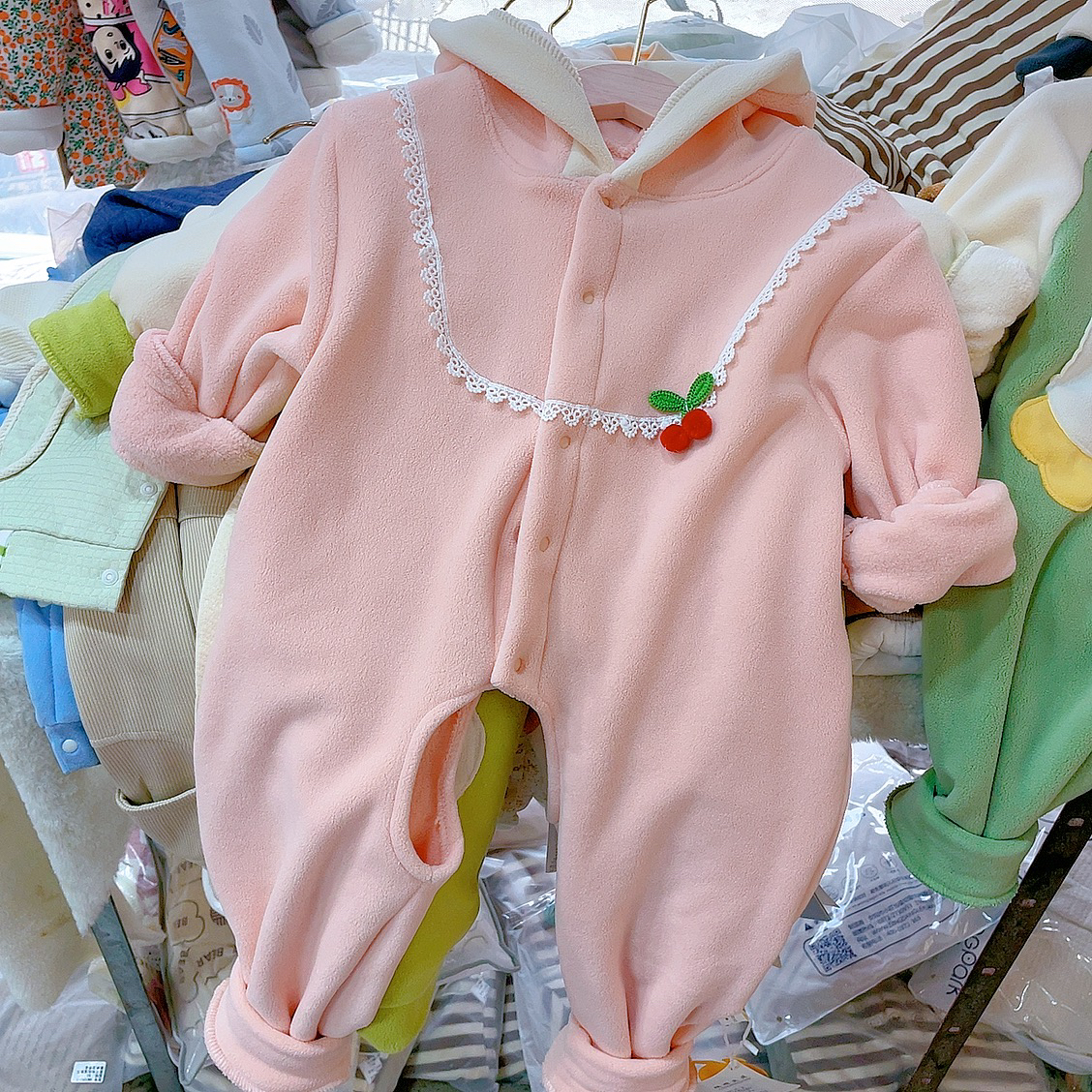 宝宝糖果色洋气连体罩衣