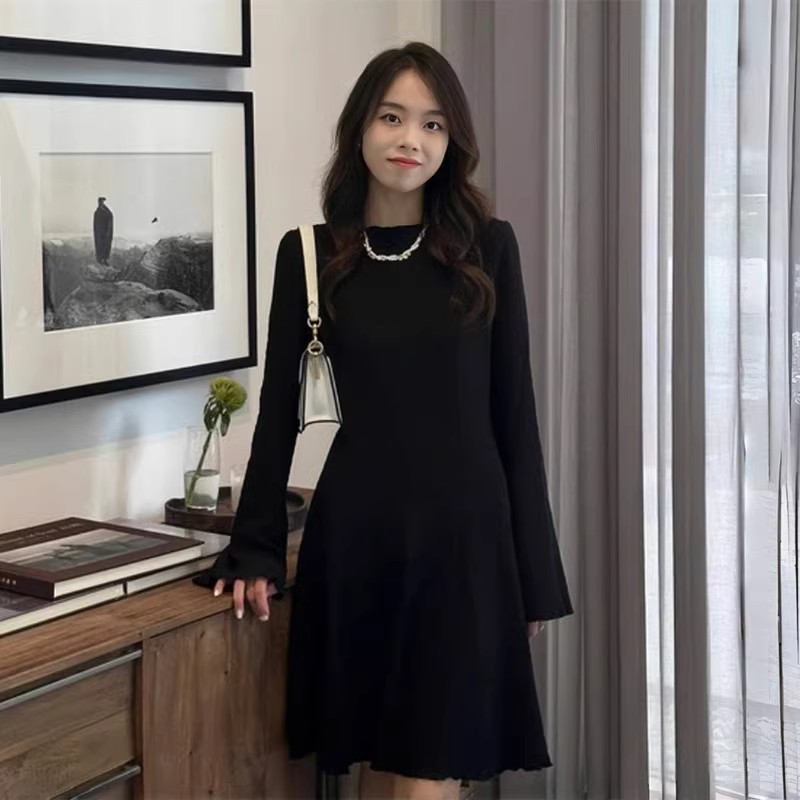 【商场同款】2024新款气质修身收腰显瘦一字领长袖连衣裙女1500543