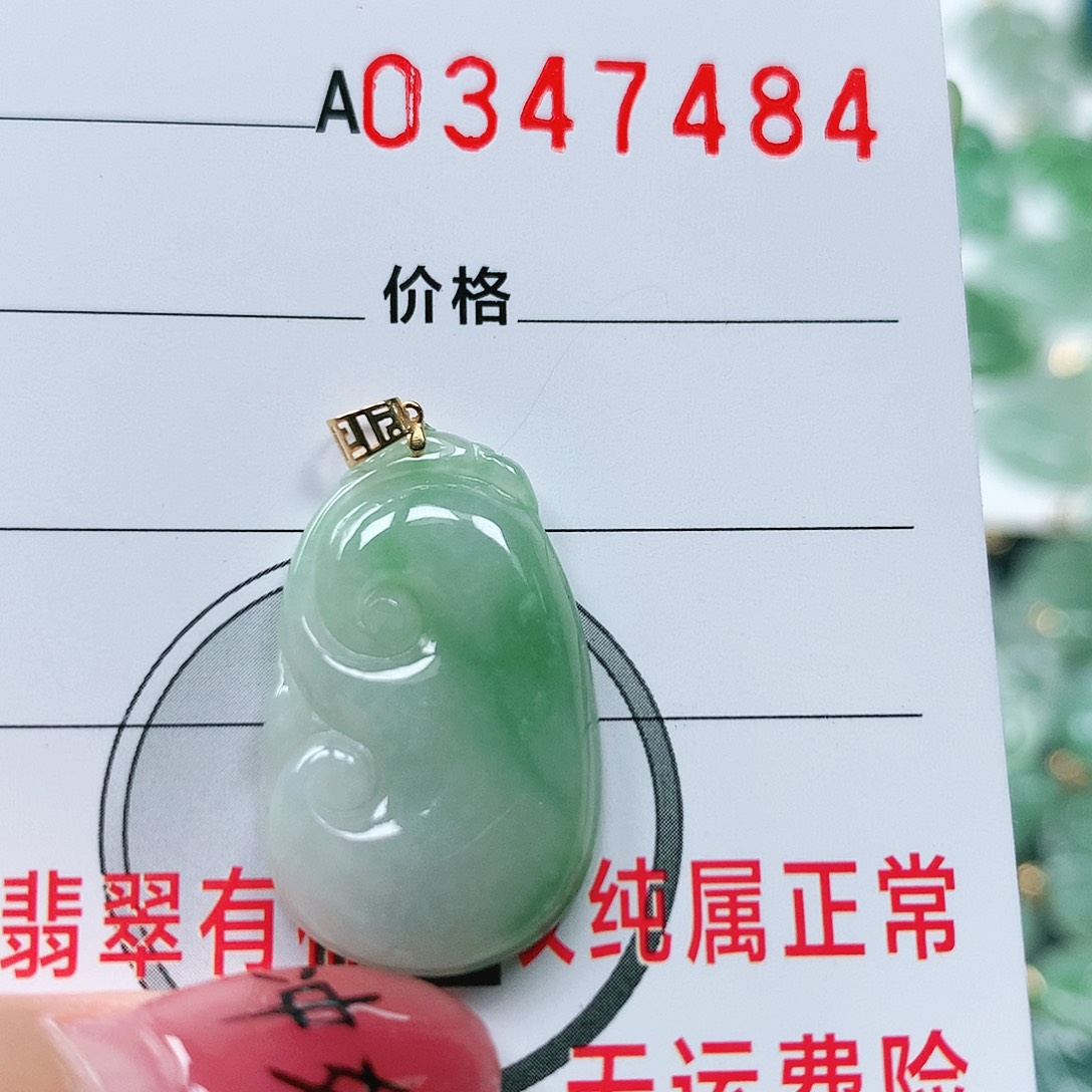 翡翠颈饰18K金镶嵌天然翡翠吊坠