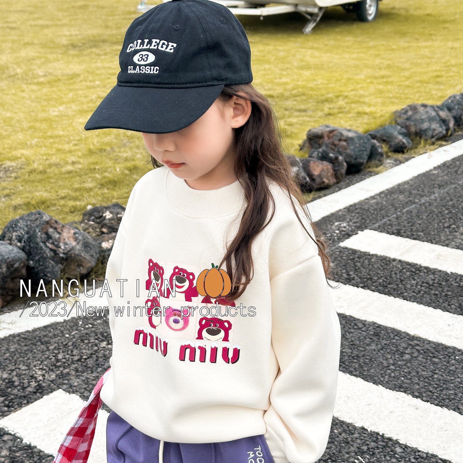 NGT 草莓熊贴标卫衣 2352135