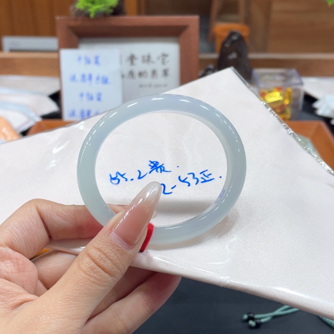 【闪购商品】翡翠手镯未镶嵌55.2贵妃