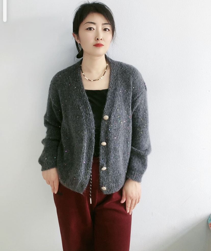 正肩V领开衫同款毛线一两(50克）手工编织毛线团