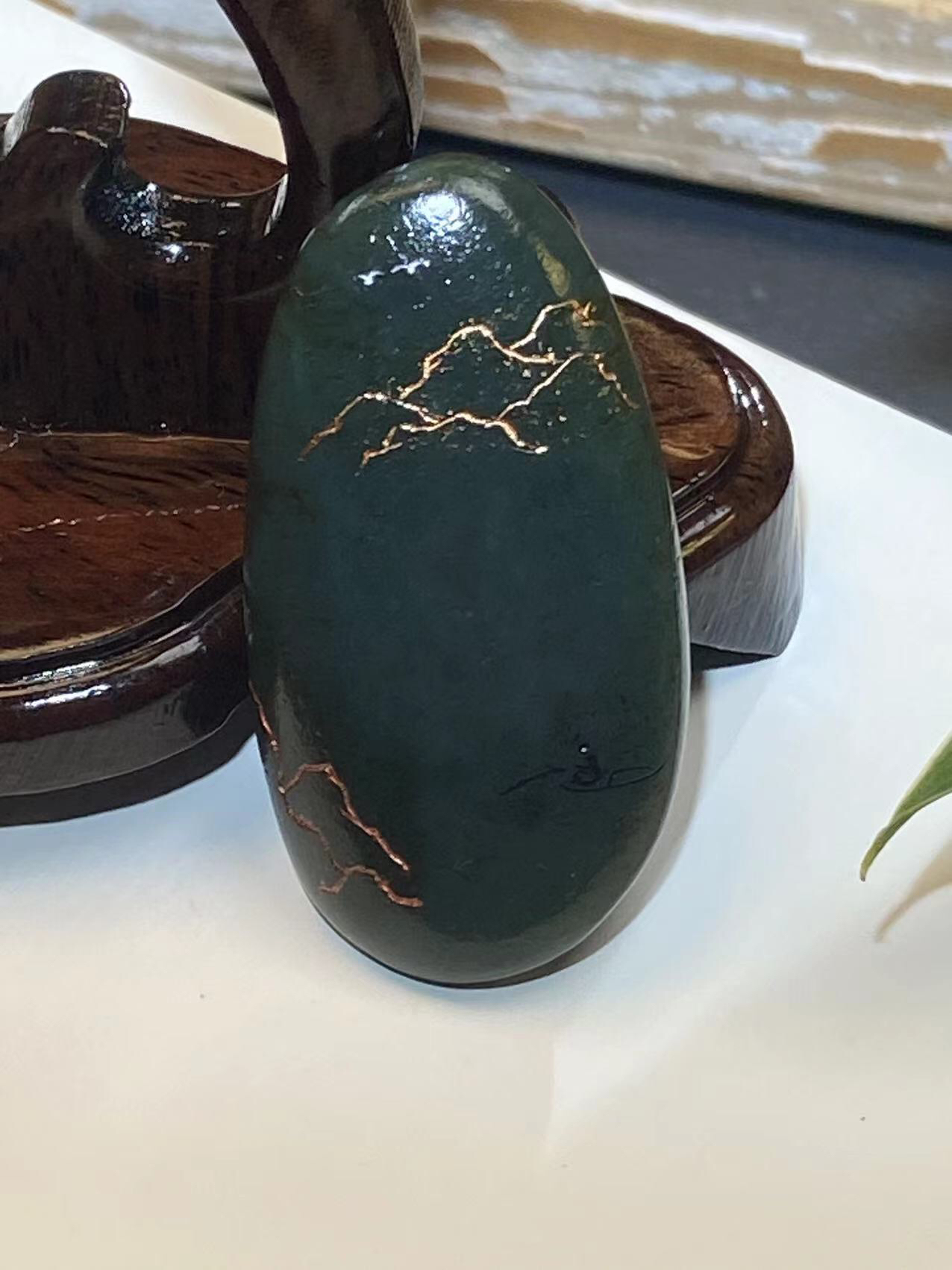 和田玉沙枣青随形山水吊坠