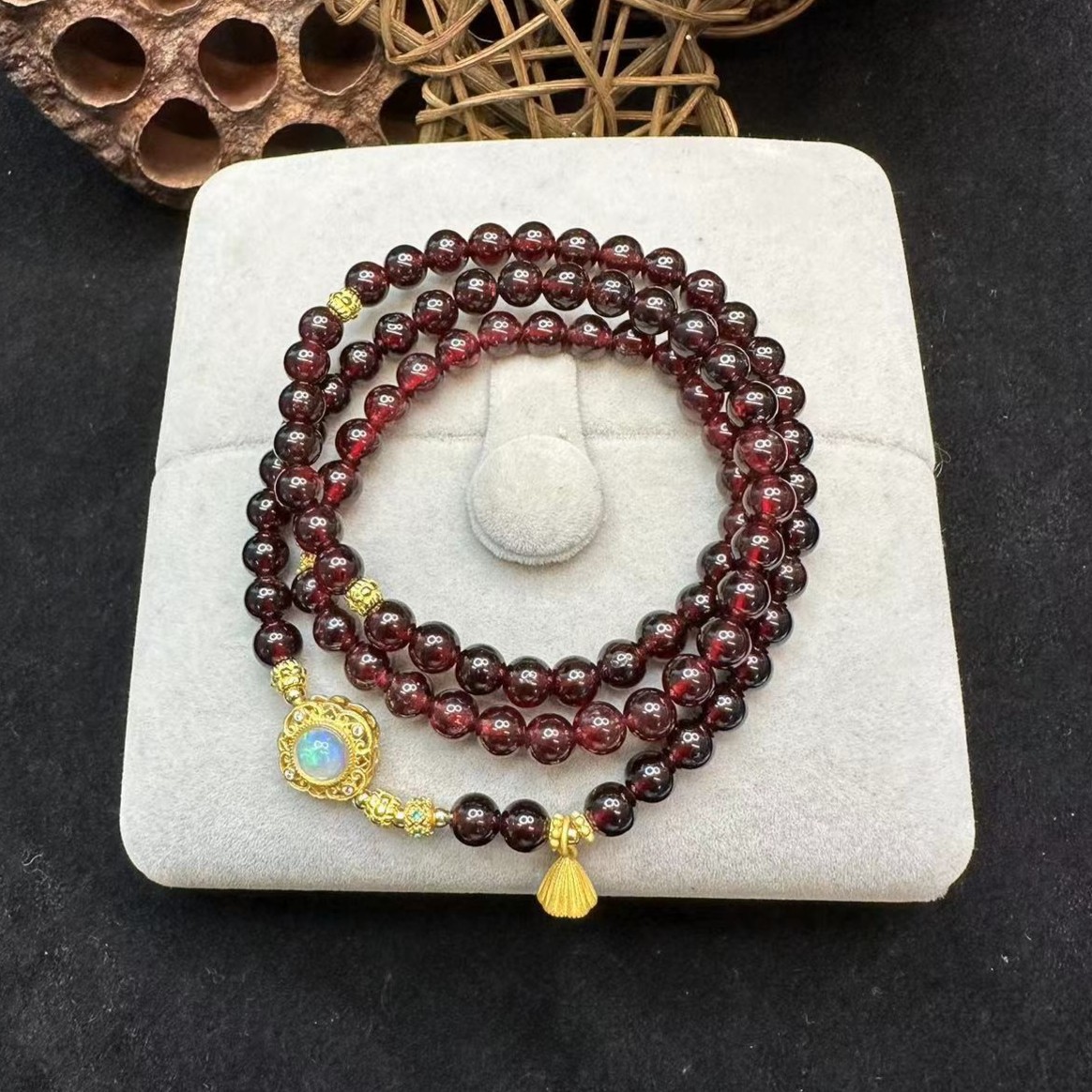 勤瑶三圈石榴石莲蓬手串9857