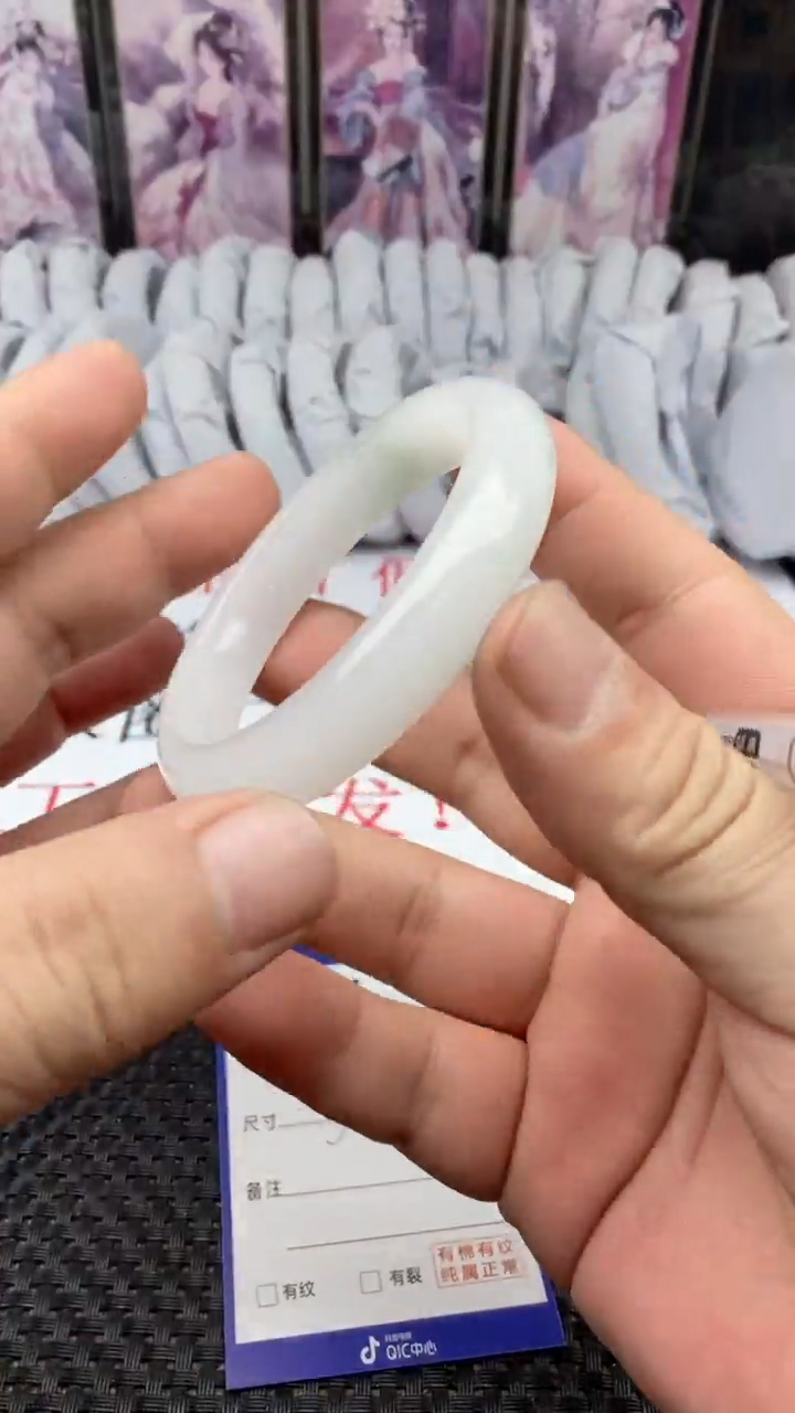 【闪购商品】石英质玉手镯未镶嵌220