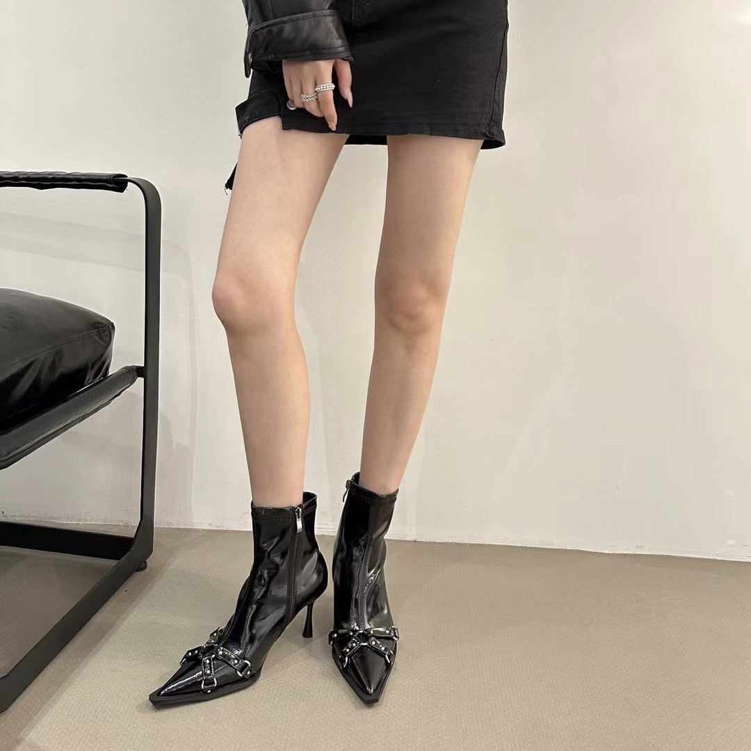 达芙妮沿荐法式水钻配裙子穿的2023年新款小跟高跟鞋细跟女尖头气