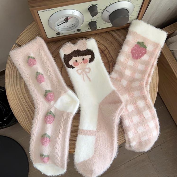 仿兔绒袜子女秋冬加厚保暖睡眠袜地板袜毛绒绒柔软粉色草莓少女可