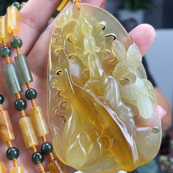 蛇纹石玉颈饰未镶嵌