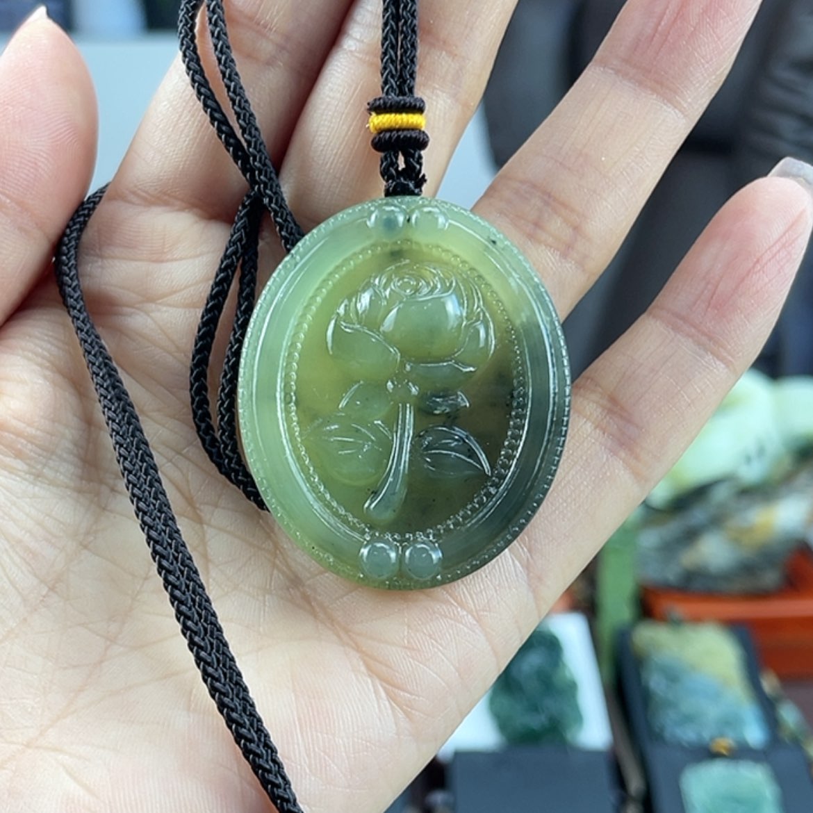 【闪购商品】蛇纹石玉颈饰未镶嵌