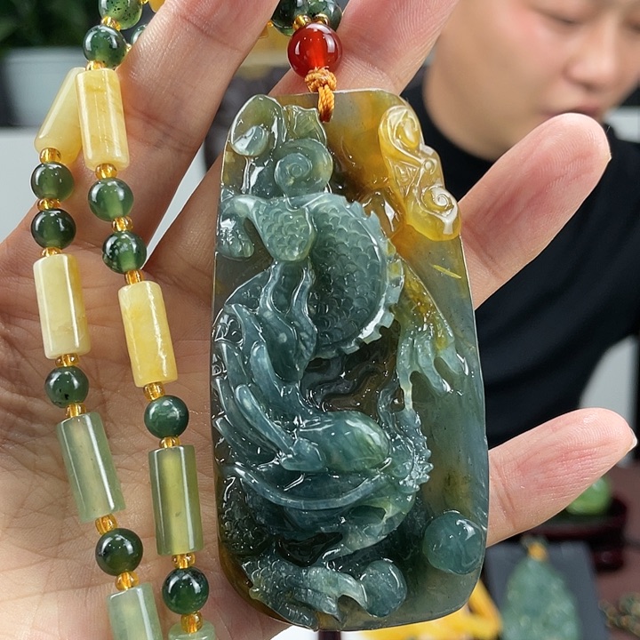 蛇纹石玉颈饰未镶嵌