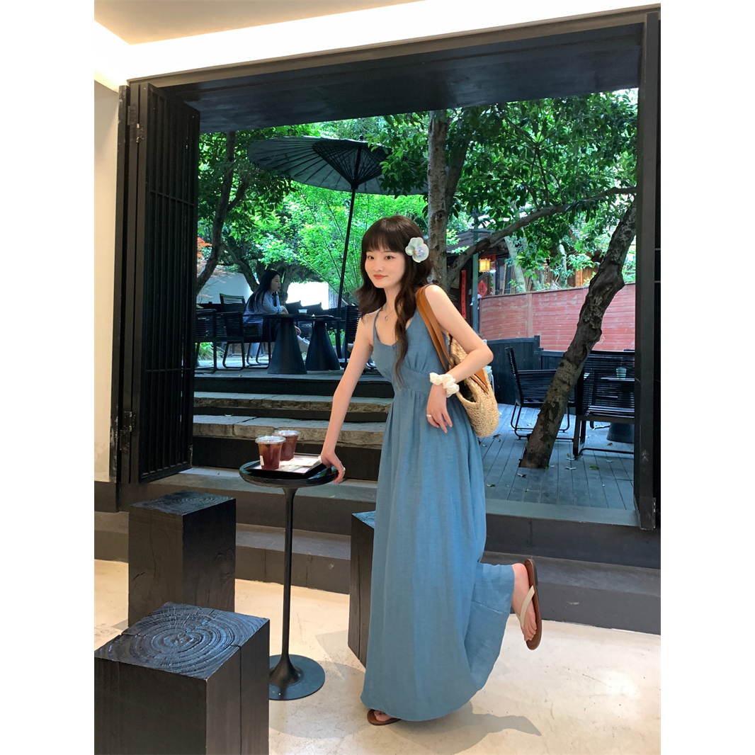 A467708设计感褶皱吊带连衣裙女装夏季气质修身露背A字裙大摆裙
