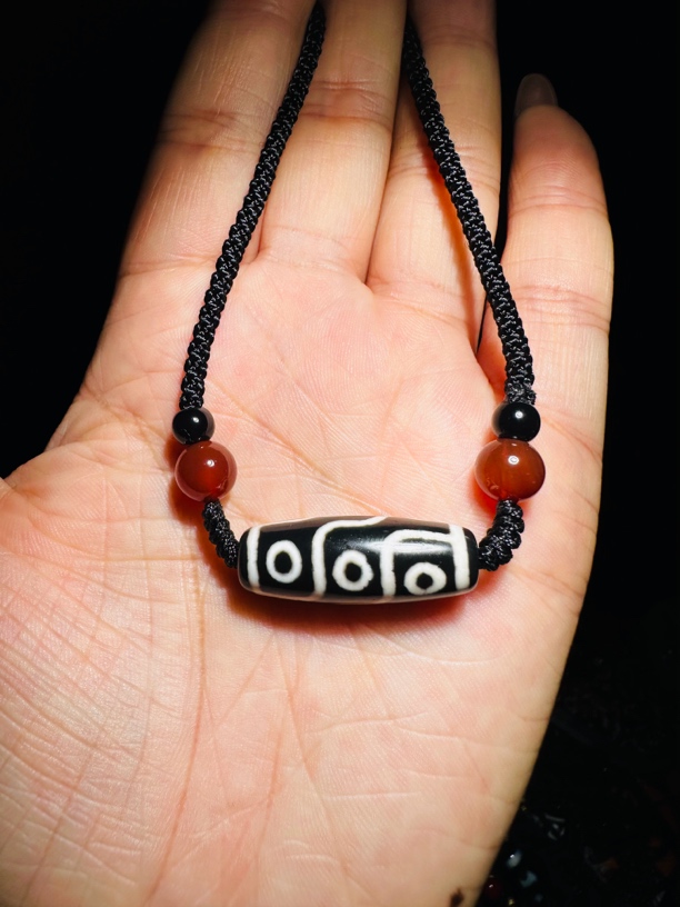 玛瑙锁骨链黑白博古九眼亮面马蹄纹风化尺寸:11毫米✖️29毫米左右