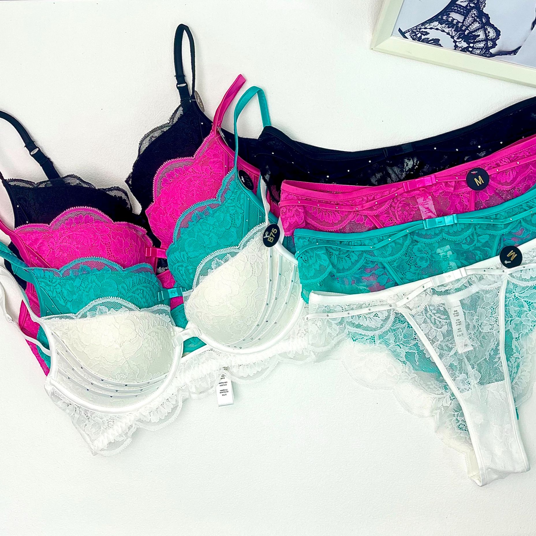 KL9039欧美时尚蕾丝显胸舒适女士性感透气上薄下厚小胸美背