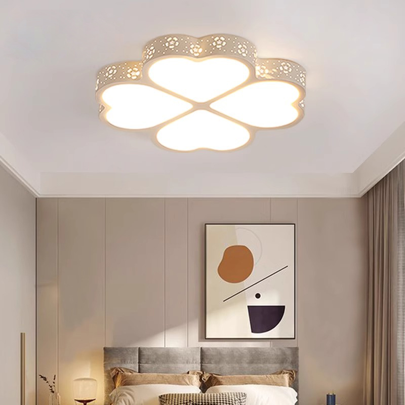 奶油风主卧室灯吸顶灯网红现代简约四叶草灯护眼创意儿童房间灯