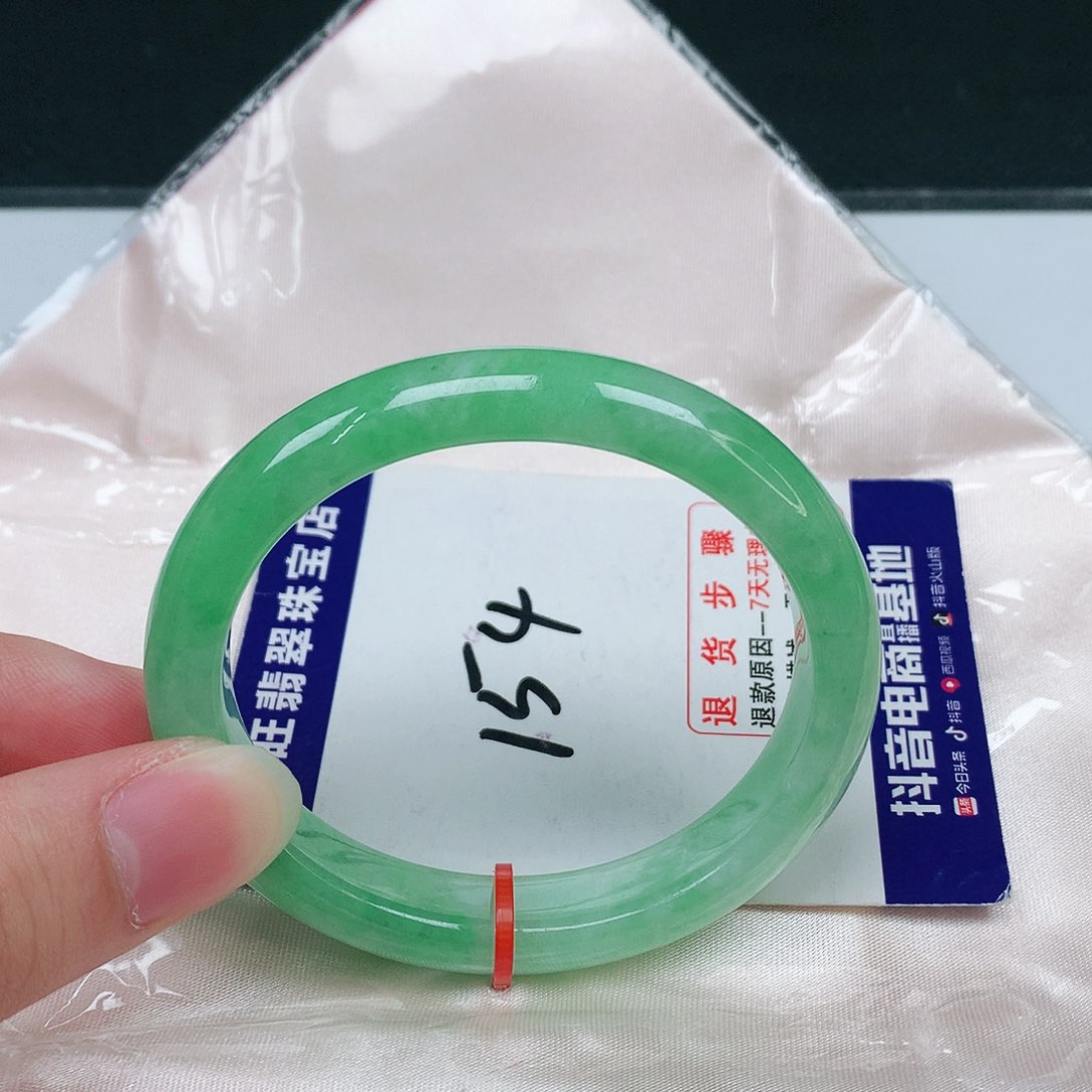 翡翠手镯未镶嵌翡翠