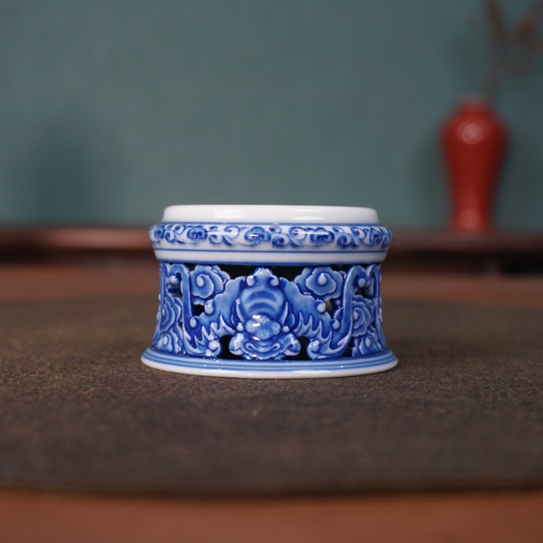 锦玉清韵王琳窑 雕刻镂空蝙蝠纹点工缠枝莲盖置