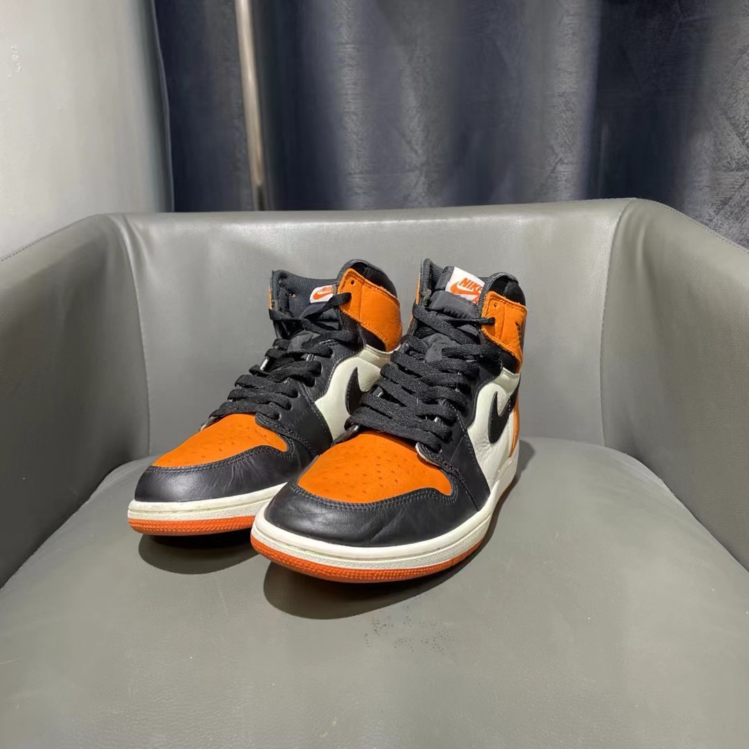 捡漏44.5码 aj1 黑扣碎 99新2999秒杀和新的一样球鞋