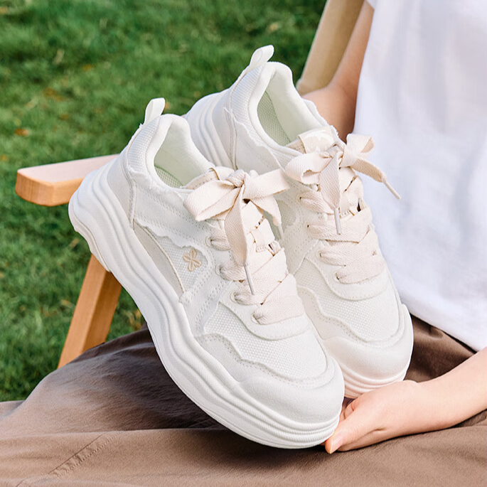 安踏熔岩蛋糕丨ins女板鞋小白鞋百搭舒适透气低帮运动鞋