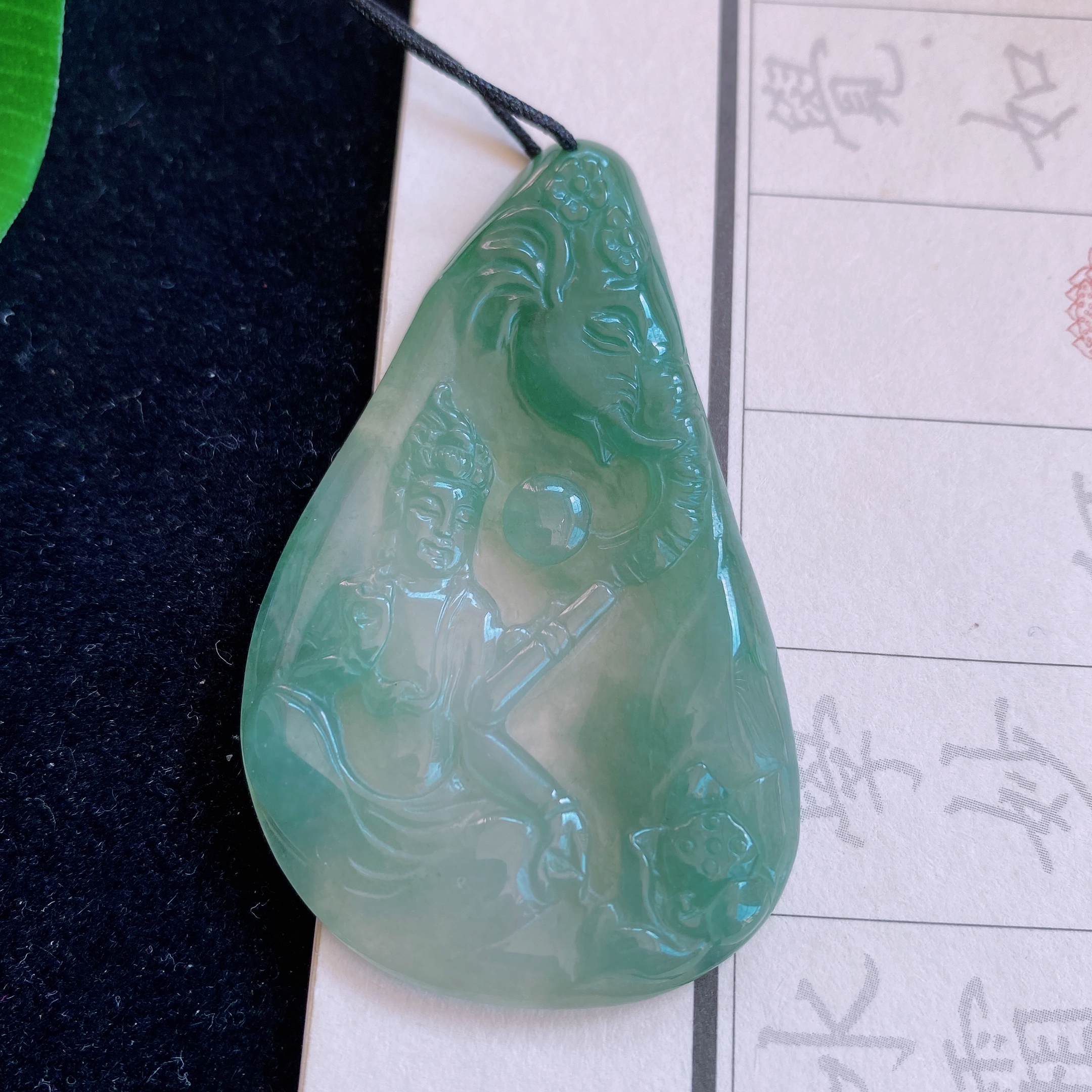 天然翡翠A货细腻冰糯精雕满色普贤菩萨守护神吊坠冰透俏色