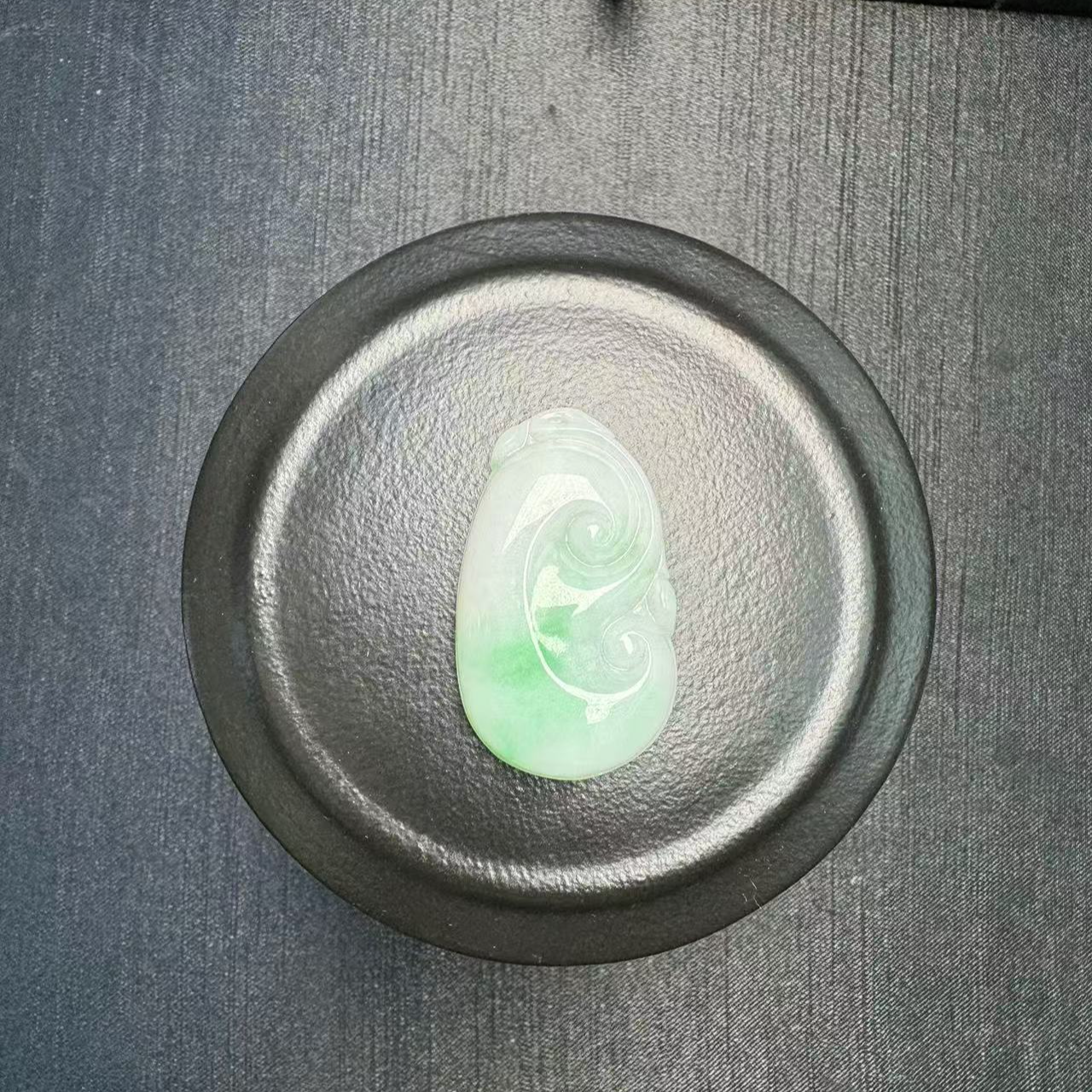 高档时尚天然翡翠A货挂饰气质经典挂件无镶嵌精雕飘绿