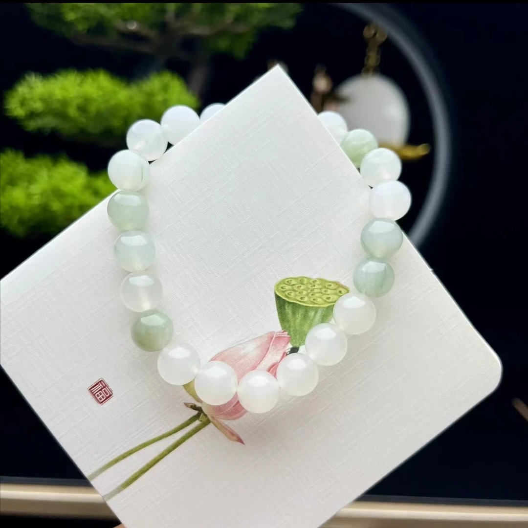 新疆天山翠玉石英质玉纹路多样性拍一发一卡8女款无证书礼盒