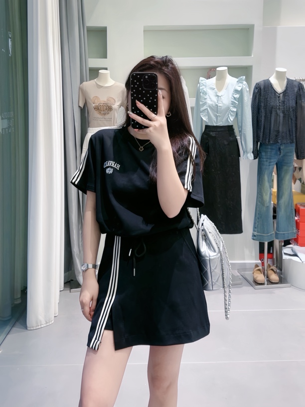 大顾家•夏季薄款刺绣开衩套装裙