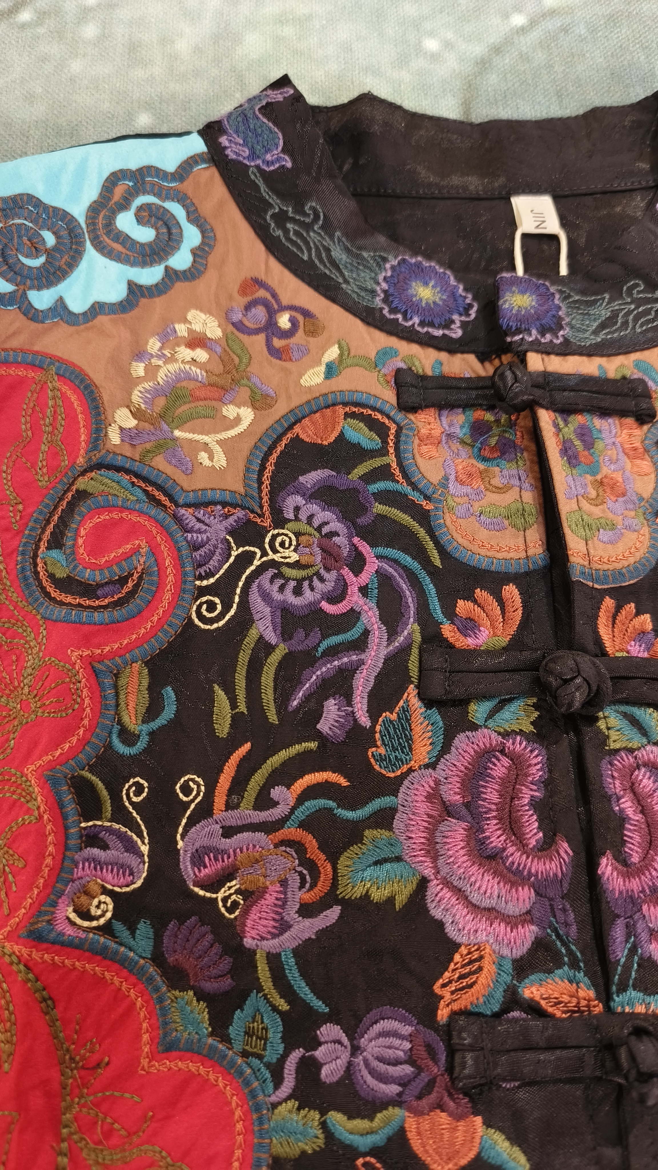 24春新中式重磅刺绣复古马甲网红