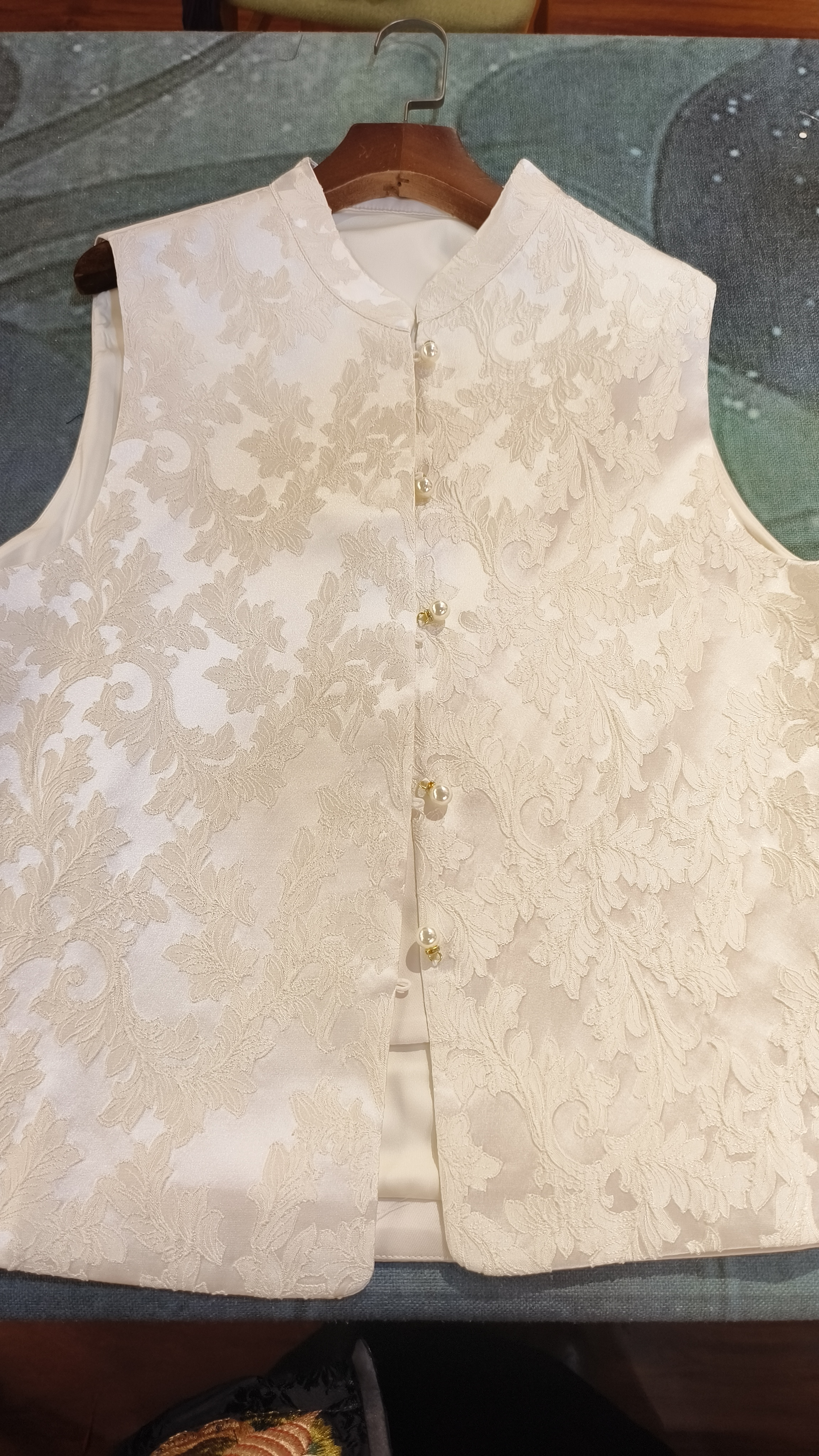 青荷家24春款女士马甲黑白色新中式