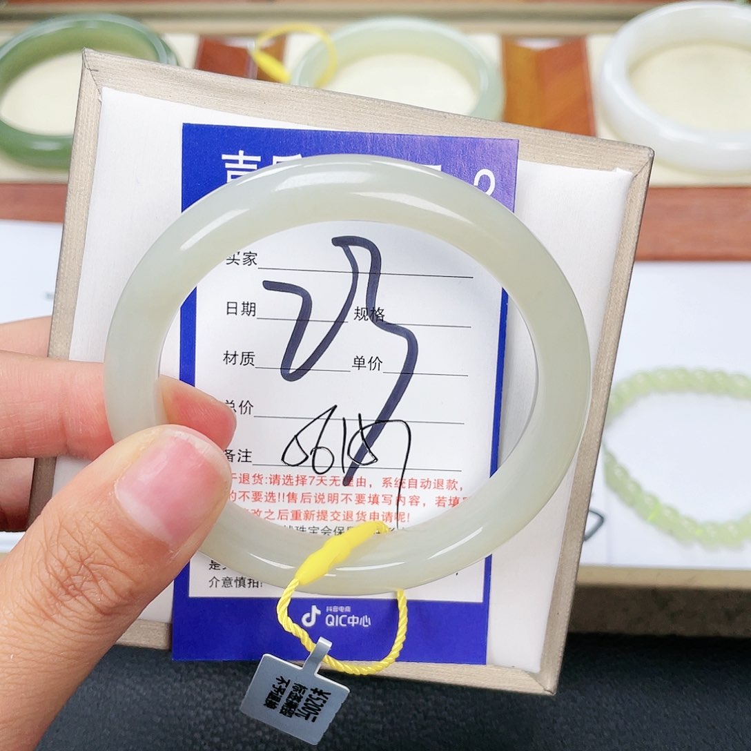 和田玉手镯未镶嵌