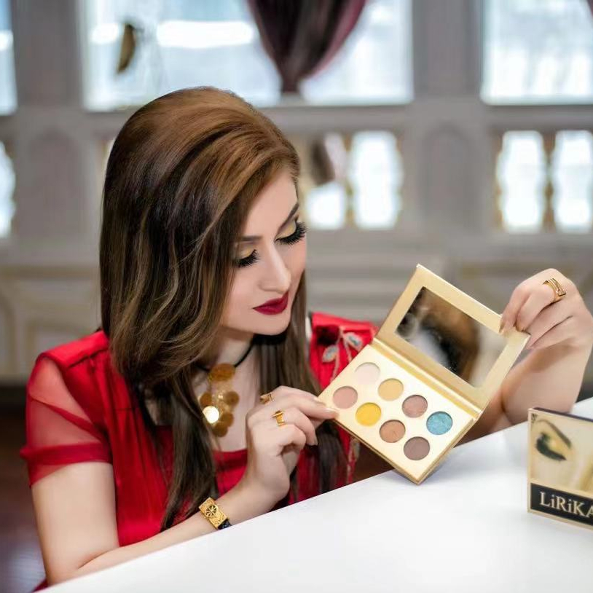 LiRiKA辉光8色眼影细腻套组上色修饰