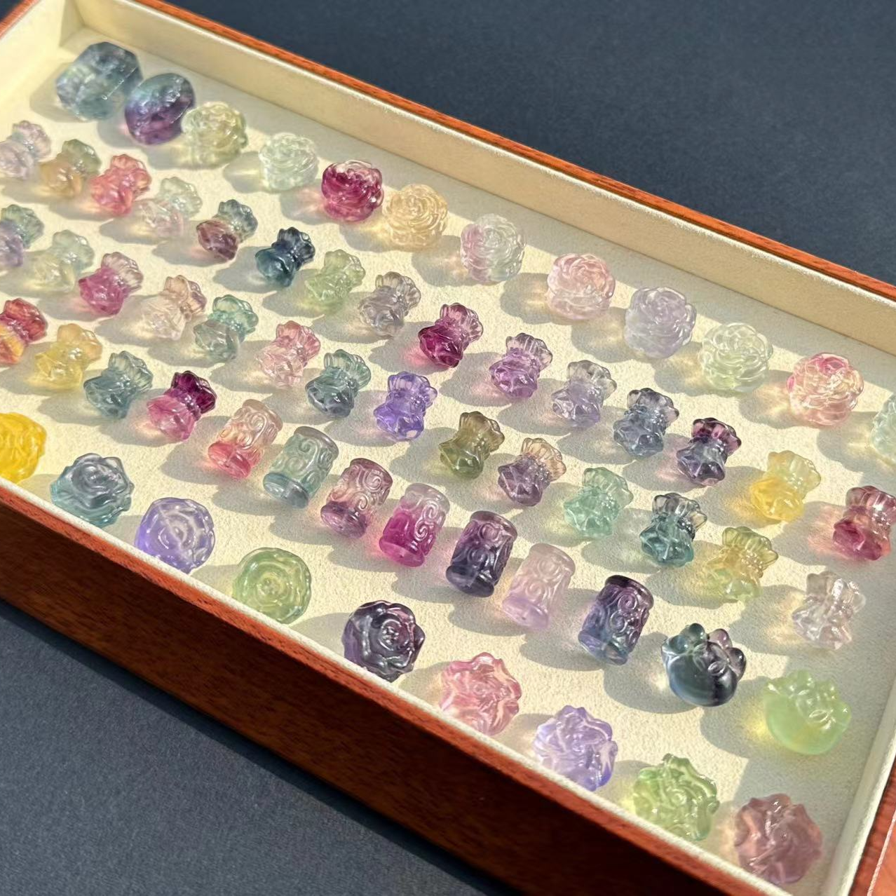 【屾乾珠宝】彩虹糖果萤石雕刻件混款（多样性发其一）