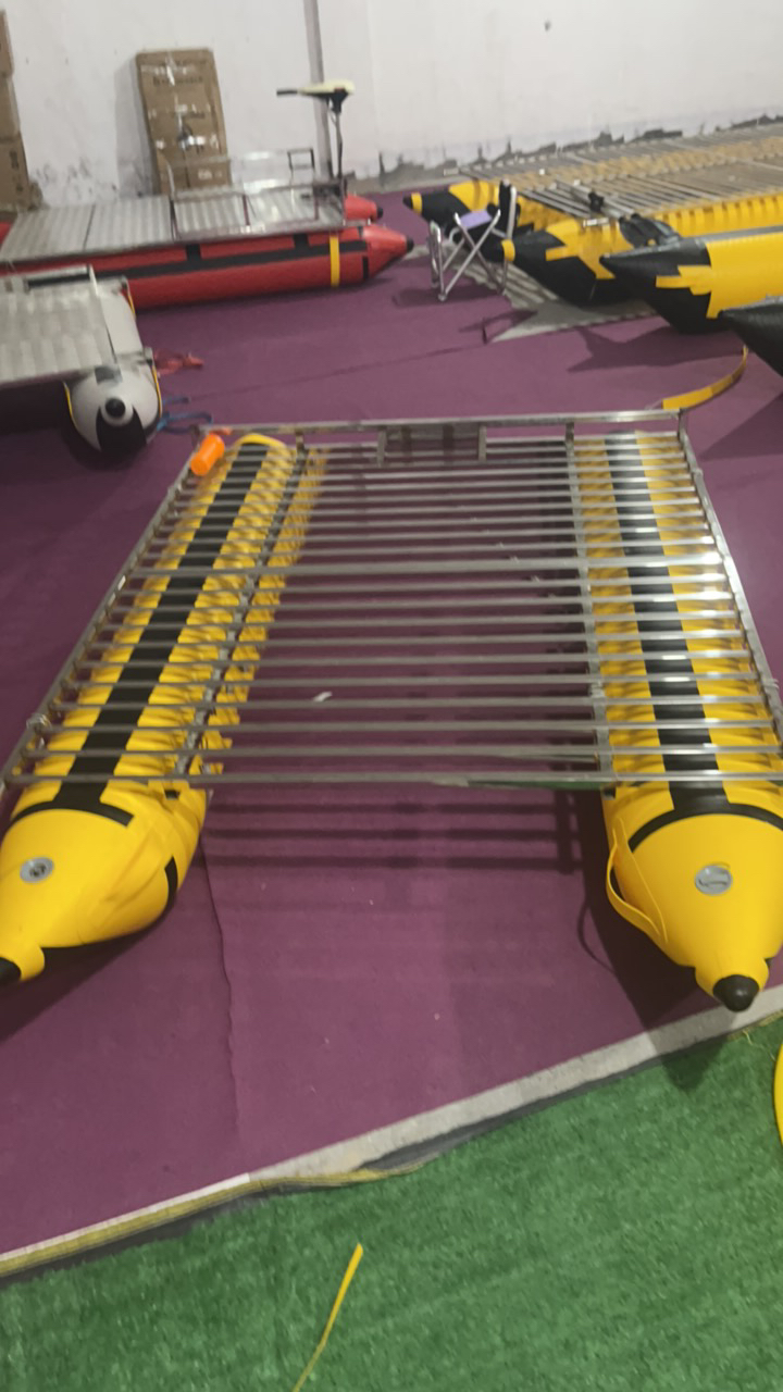 单人撒网船浮筒船