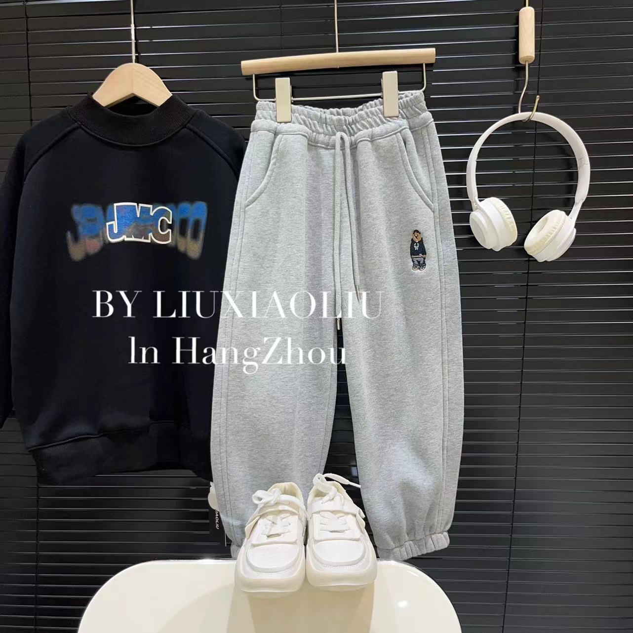 BY LIUXIAOLIU【悠闲小熊】韩版设计师款冬季儿童加绒休闲卫裤6989